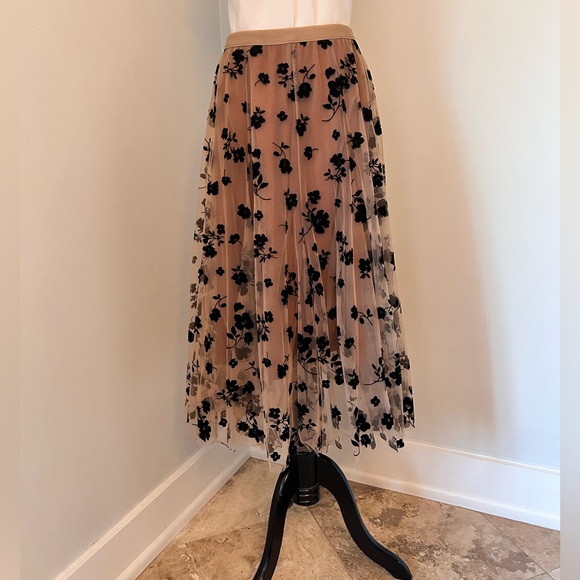 Chic Wish Dresses & Skirts - CHIC WISH size L, women’s black floral tulle skirt.